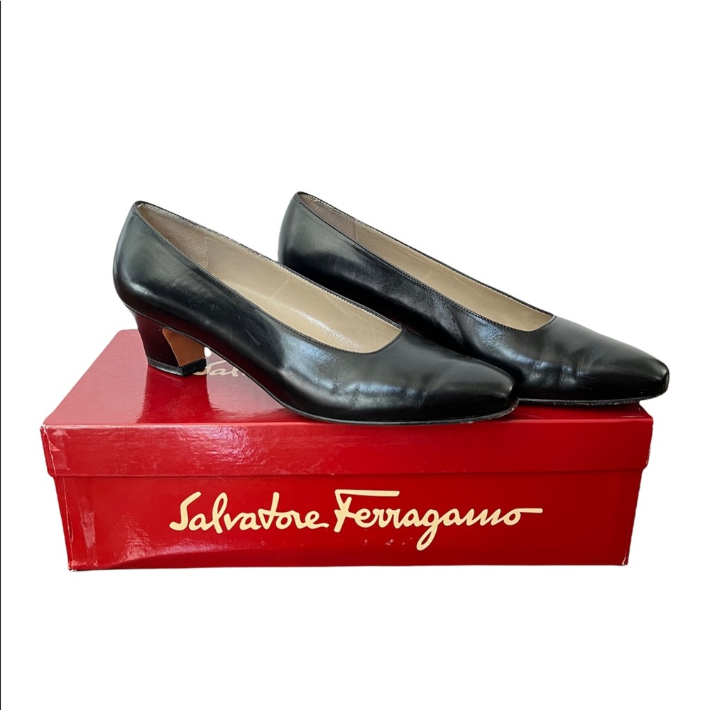 Vintage Salvatore Ferragamo Kitten Heels
